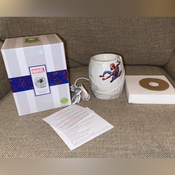 Scentsy Authentic Marvel Spider Man Full Size Wax Melt Warmer PlugIn Nine Realms - Picture 2 of 3